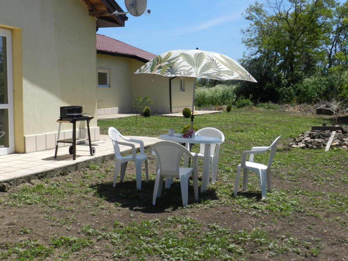 Villa Campo Ezerets Exterior photo